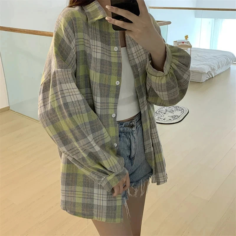 Vintage-Inspired Autumn Plaid Shirt